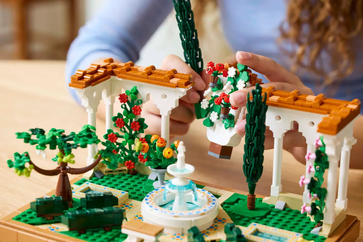 Lego Icons Fountain Garden 10359 (8297975251143)