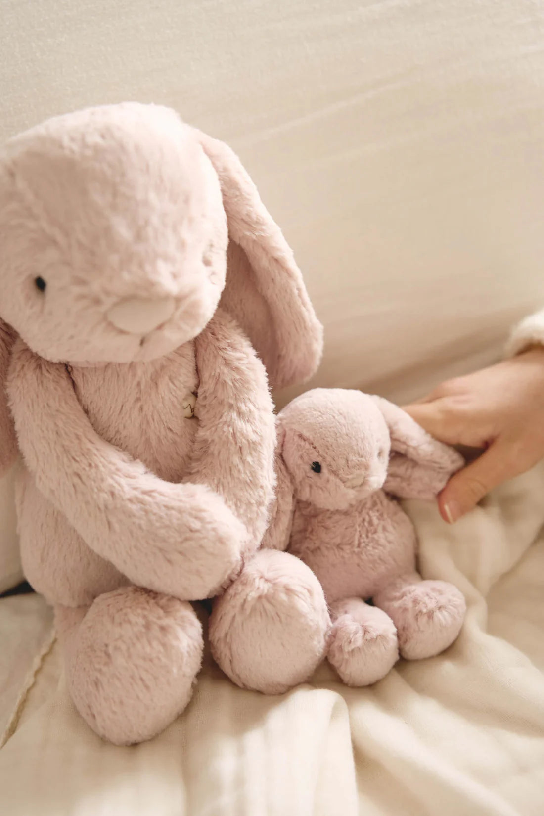 SB Frankie Hugging Bunny Blush 30cm (8348319940807)
