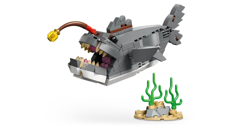 Lego Creator Fierce Shark with Treasure Chest 31381