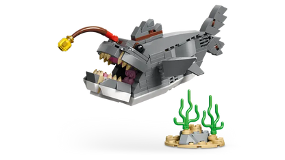 Lego Creator Fierce Shark with Treasure Chest 31381