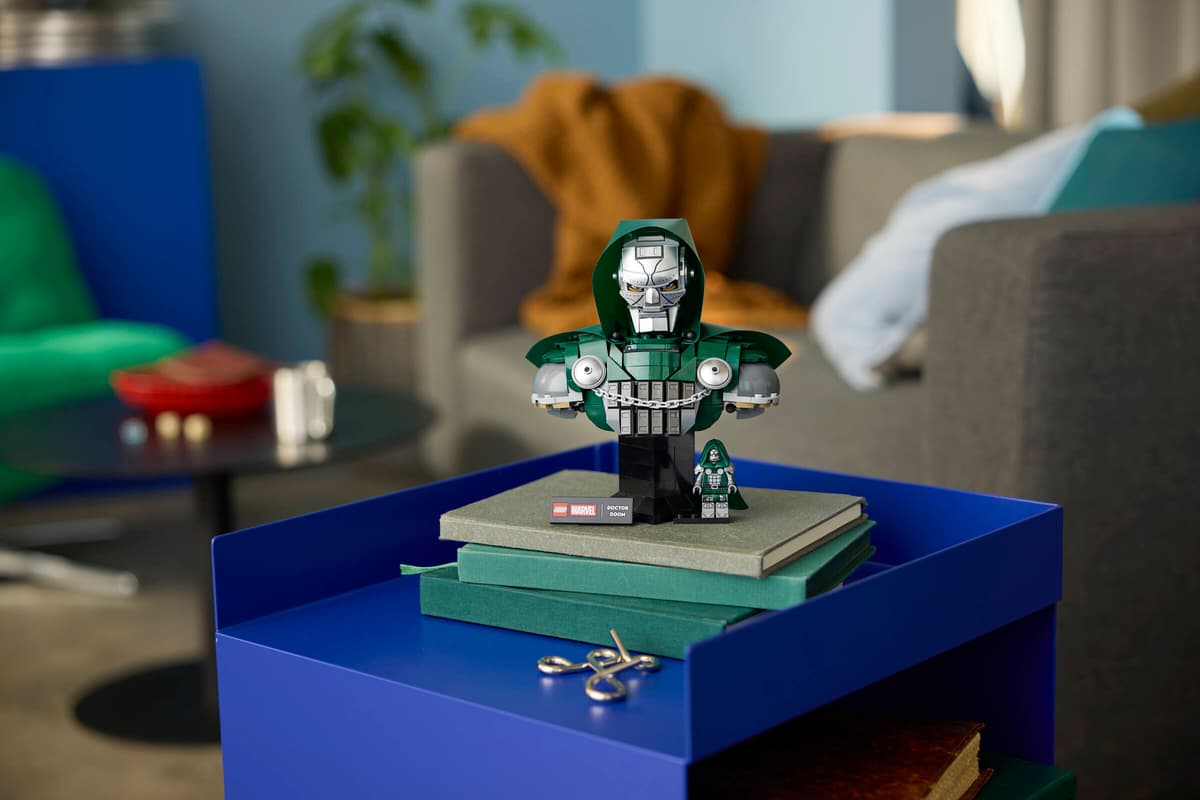 Lego S.H Doctor Doom Bust 76345